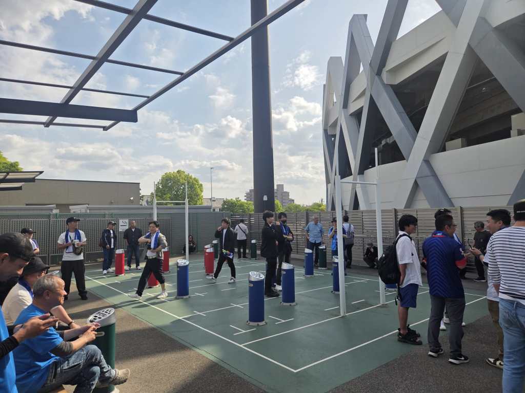 CJ's photo of Hanazono smoking area at Halftime.