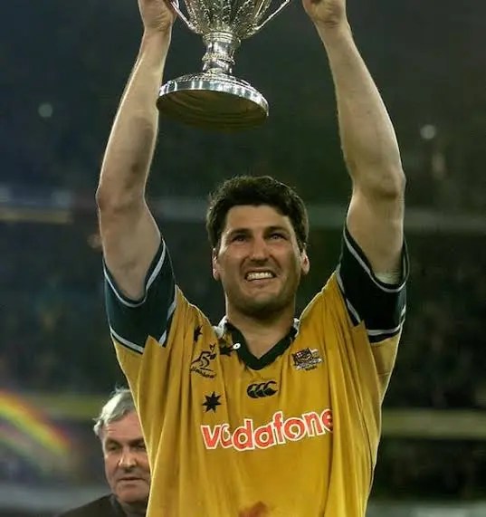 John Eales raising the Bledisloe Cup (Photo courtesy Brett Phibbs of NZ Herald